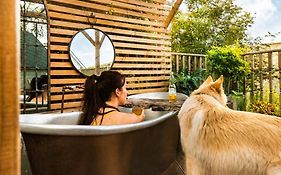 2 - Luxury Romantic Escape - Outdoor Bathtub Under The Stars!